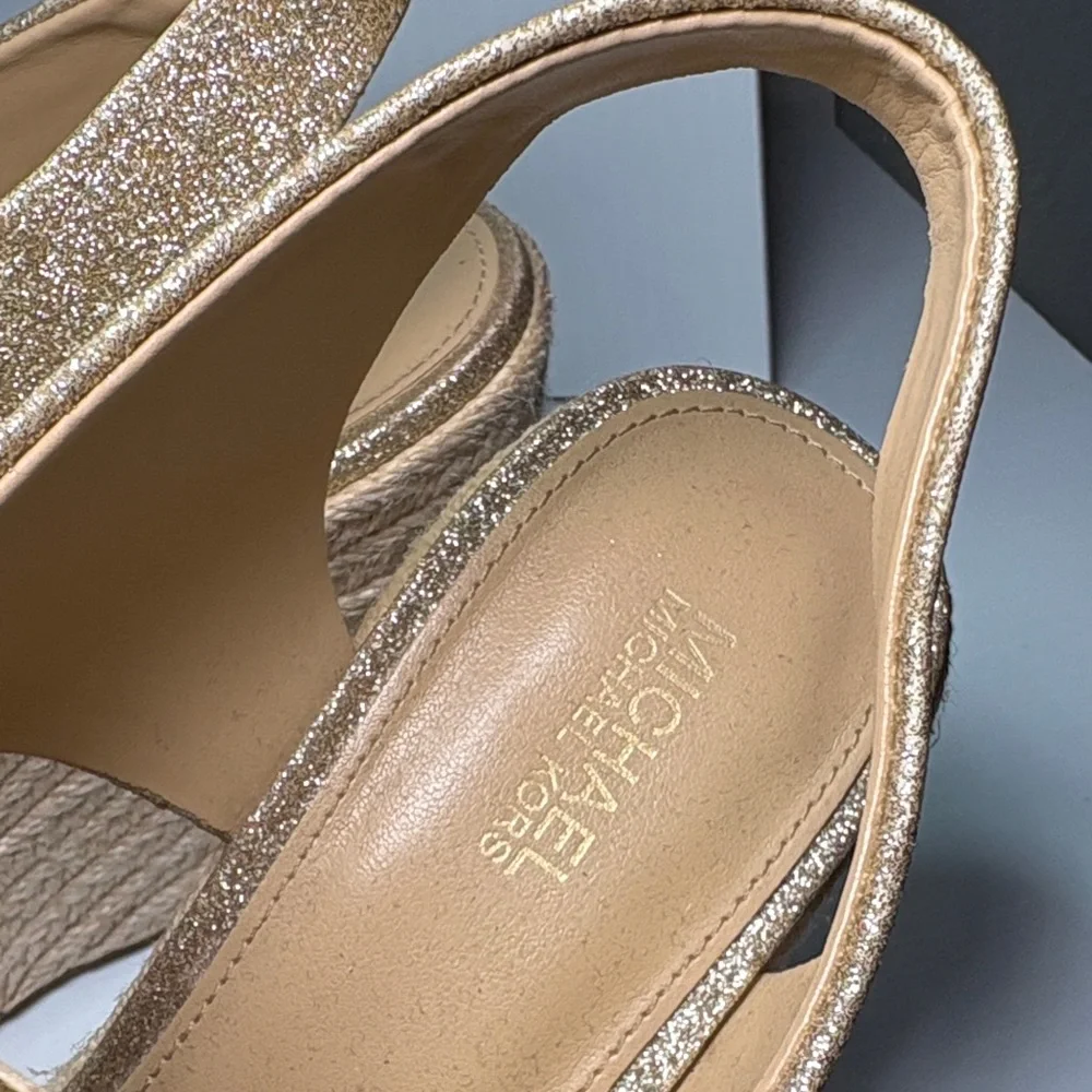 Micheal kors size 8 Sparkling Gold 5”  Wedge zip up‎ Sandals fc5. Stunning!!!